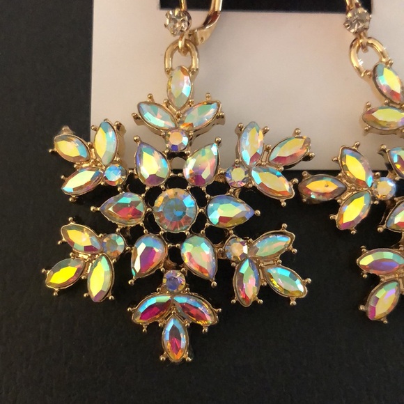 Betsey Johnson Gold Tone Snowflake Drop Earrings Iridescent Crystal Accents NWT - Picture 9 of 13